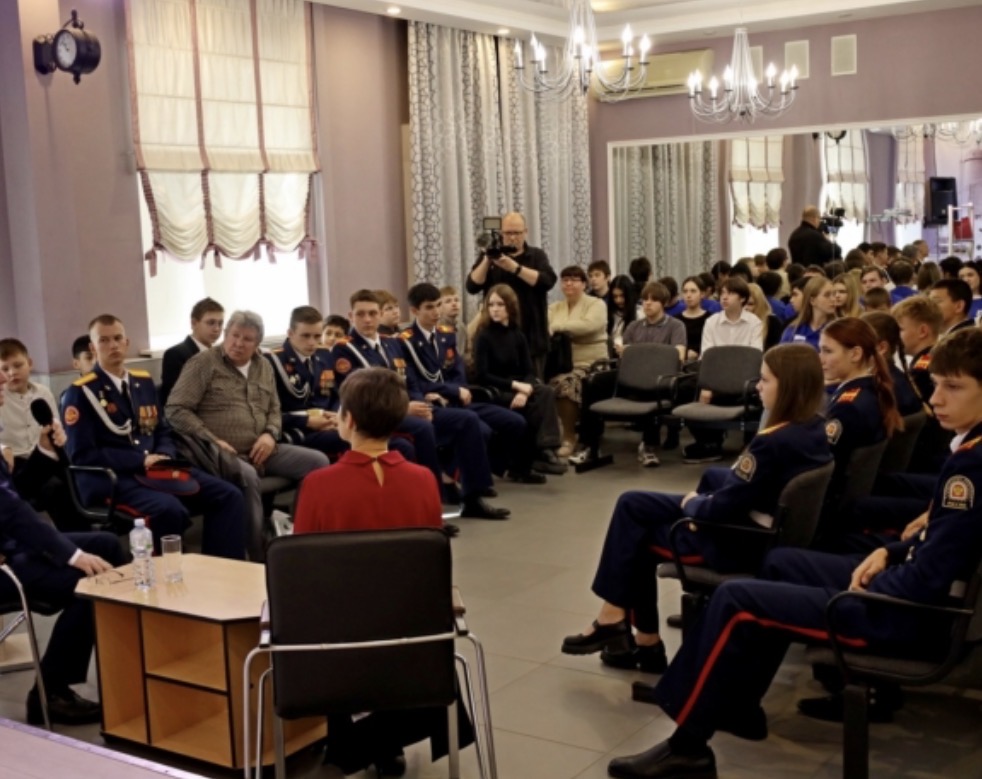 Молодёжь на встрече в Самарском Дворце ветеранов