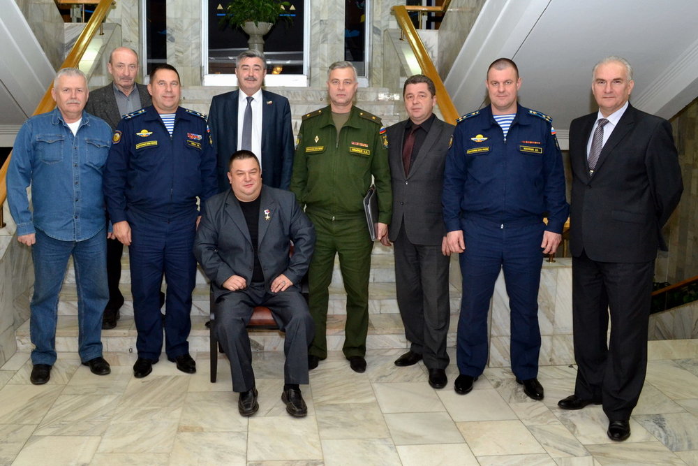 Ярославские ветераны-десантники и участники боевых действий встретились с командованием 98-й гвардейской Свирской Краснознамённой ордена Кутузова 2-й степени дивизии ВДВ