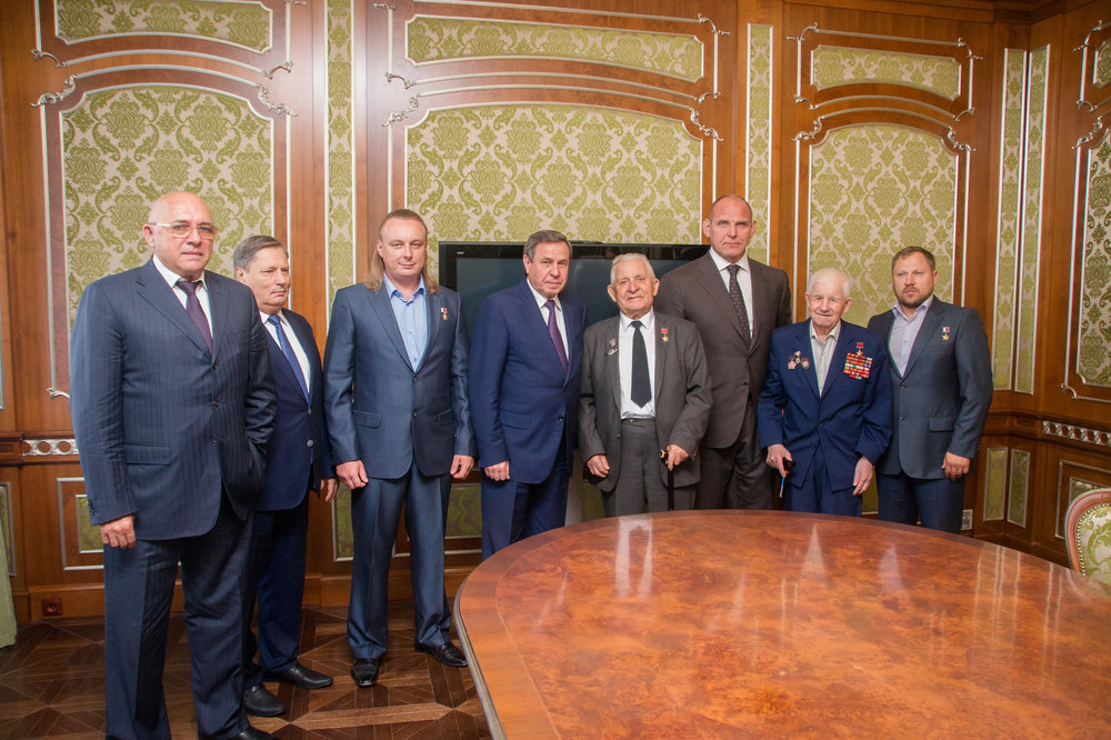 22 июля 2015 года Губернатор Новосибирской области обсудил с Героями Советского Союза и России вопросы развития новосибирского отделения Российской Ассоциации Героев