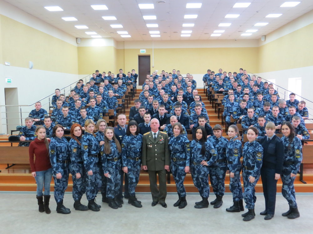 В Самарском юридическом институте Федеральной Службы исполнения наказаний прошла встреча курсантов и слушателей с Героем РФ Станкевичем И.В