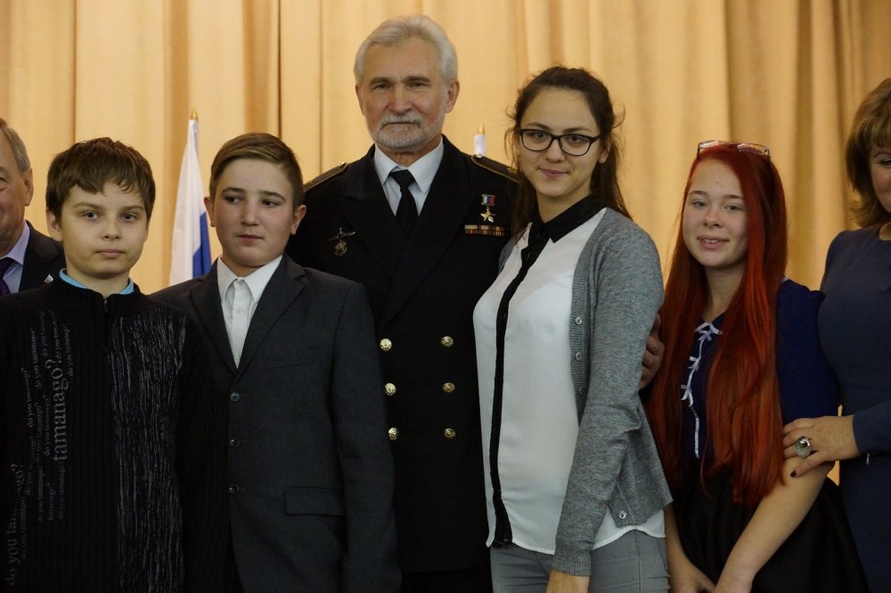 Уроки мужества, проведенные Героем РФ контр-адмиралом — Хмыровым В.Л., в школах Ленинградской области