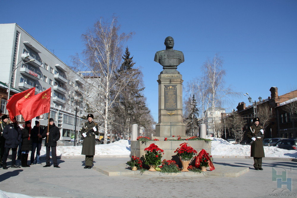 Новосибирск. «Осторожно, в небе Покрышкин!»