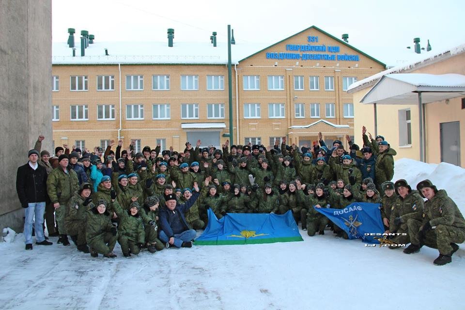 Юнармейцы побывали в гостях у 331 гвардейского парашютно-десантного полка