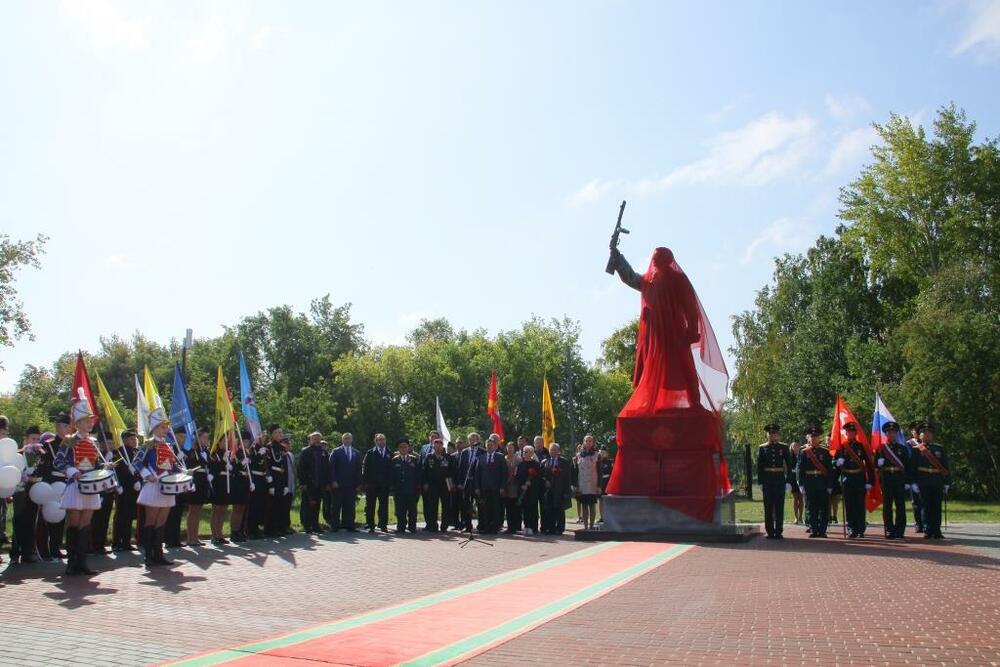 На Южном Урале открыт новый памятник Советскому солдату