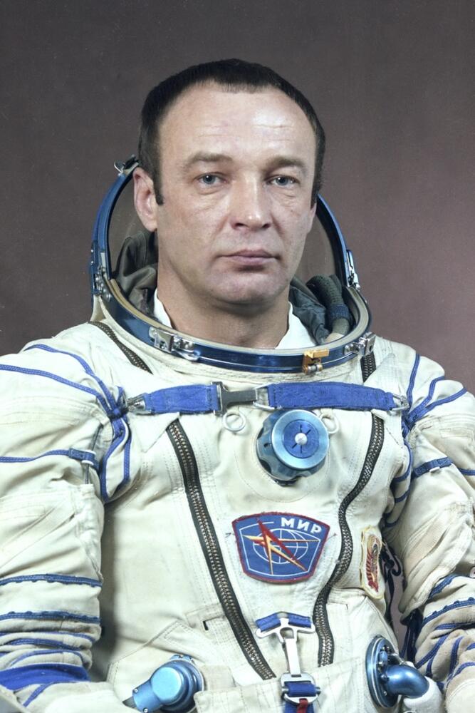 26 сентября умер Герой Советского Союза Манаков Геннадий Михайлович.
