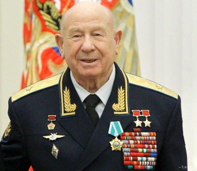 Дважды Герой Советского Союза Алексей Архипович Леонов скончался на 86-м году жизни в госпитале имени Бурденко в Москве.