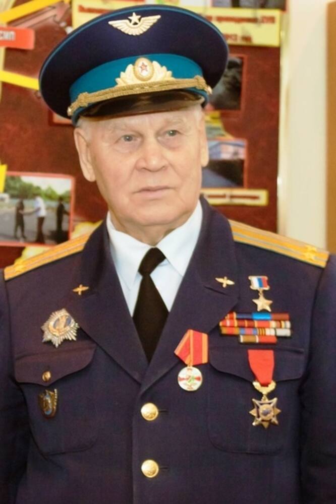 Поздравляем легендарного летчика, Героя Российской Федерации Шарпатова Владимира Ильича с Юбилеем!