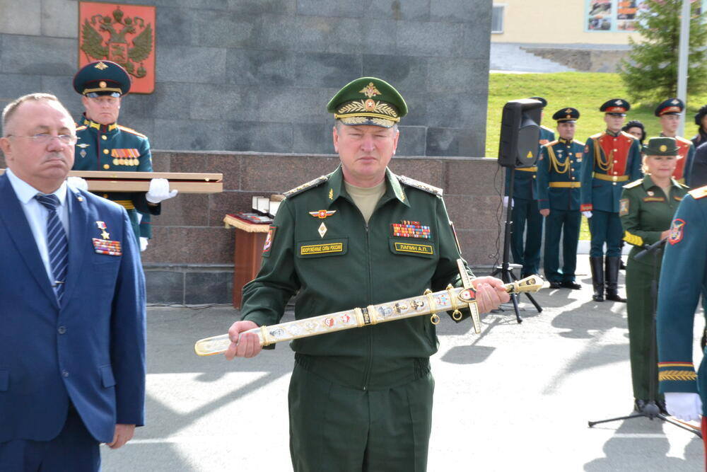 Уникальный Меч воинской славы вручен уральским танкистам