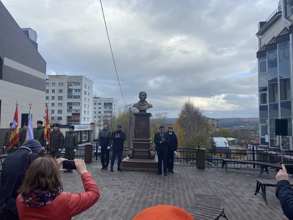 Бюст первого космонавта Земли установлен в Златоусте