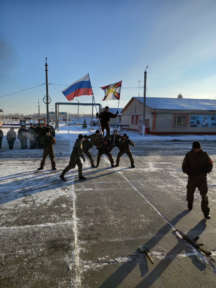 Поздравление и шефская помощь гвардейским артиллеристам